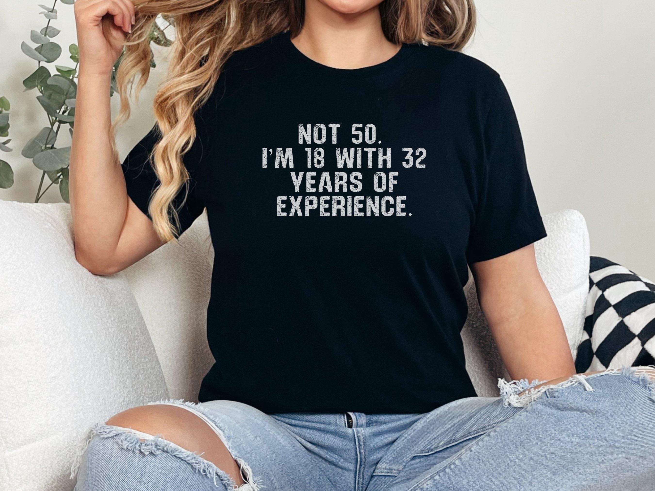 面白い50歳の誕生日Tシャツ、18歳で32年の経験があるTシャツ 