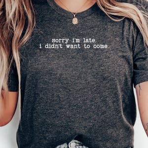 Camiseta gráfica divertida, "Lo siento, llego tarde, no quería venir", camiseta sarcástica, ropa informal con humor, regalo para amigos, camiseta unisex.