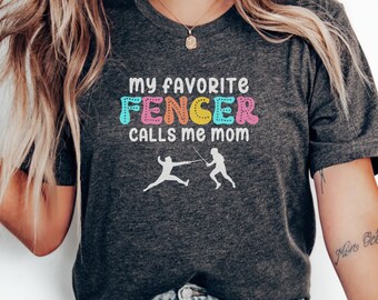 Camiseta "Mi esgrimista favorito me llama mamá", regalo para mamá amante de la esgrima, camiseta de esgrimista para el Día de la Madre, bonito regalo de esgrima para mamá