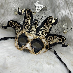 Handgemaakt narrenmasker - Vrolijk masker met belletjes in de vorm van muzieknoten in zwart/wit/goud