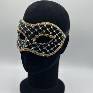 Máscara veneziana preta - Máscara de baile decorada com veludo preto, folha de ouro e pedras brilhantes - máscara de gala