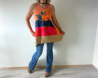 Haut fleuri coloré tunique unique en son genre, chemise artistique portable, chemise longue pour femme, mode bohème, vêtements recyclés, respectueux de l'environnement, M L « KENDALL »