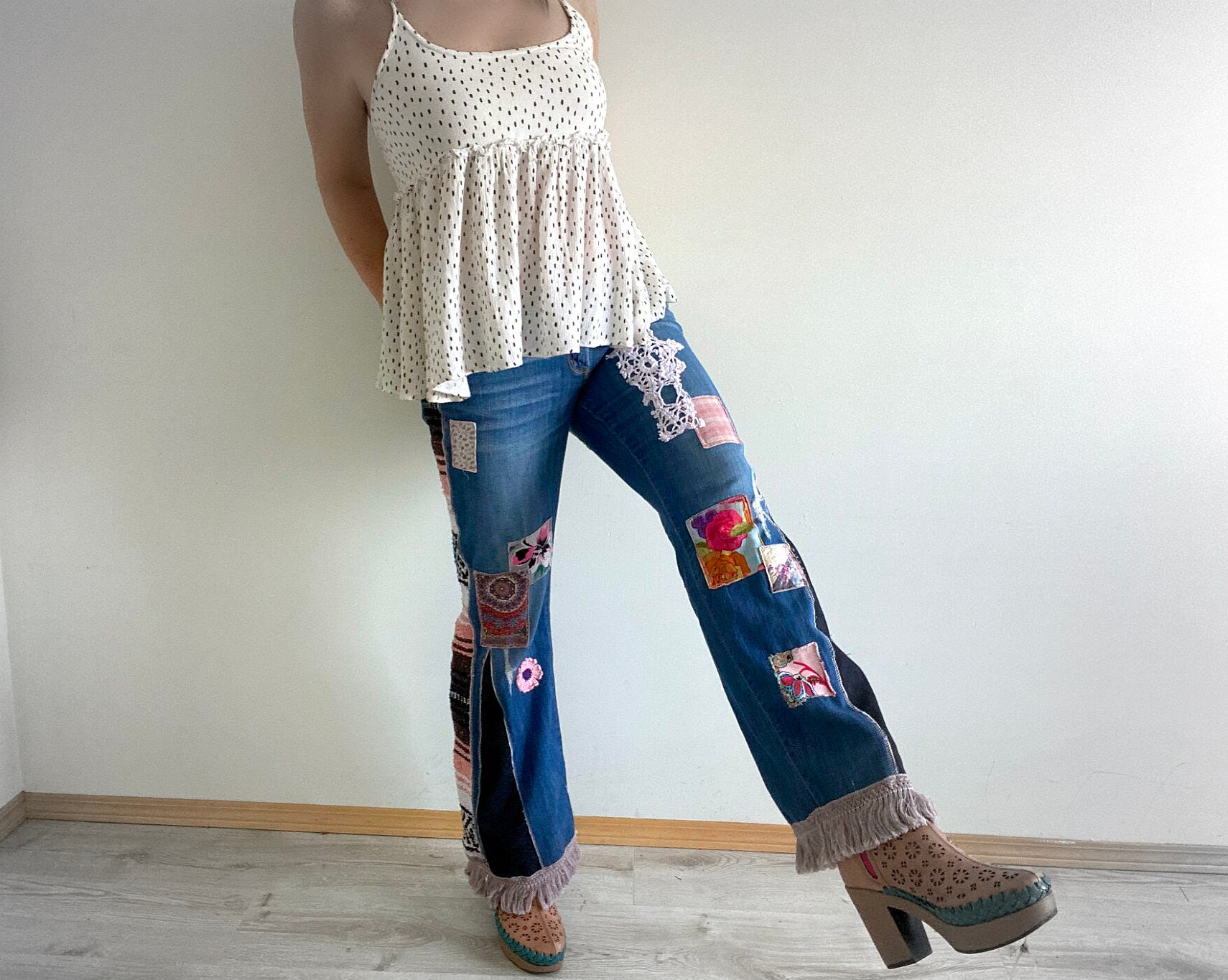 Vintage Wrangler Jeans With Sunflower Fabric Bell Bottoms Size 25 X 32.5 