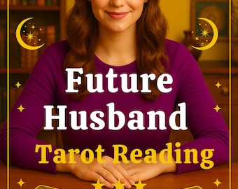 Può includere: Una donna con una maglietta viola a maniche lunghe con la scritta "Future Husband Tarot Reading" su sfondo giallo. Le carte dei tarocchi sono disposte su un tavolo di legno. L'immagine include un badge "Best Seller" e cinque stelle.