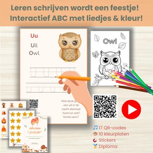 Op de afbeelding: Educatieve set voor het leren van het alfabet, met een uil-thema. Inclusief een kleurplaat, schrijfoefeningen, stickers en een diploma. De tekst luidt: "Schrijven leren wordt een feestje! Interactieve ABC met liedjes & kleur!"