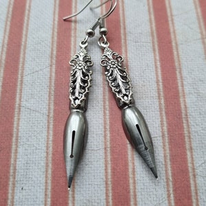 Vintage Pen Earrings - Dip pen Fountain Pen Calligraphy Brass version Jane Austen Writer Earrings -  Antiqued Vintage 50s Steampunk Nib