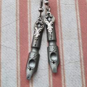 Vintage Pen Earrings - Dip pen Fountain Pen Calligraphy Brass version Jane Austen Writer Earrings -  Antiqued Vintage 50s Steampunk Nib