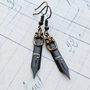Vintage Pen Earrings - Dip pen Fountain Pen Calligraphy Brass version Jane Austen Writer Earrings -  Antiqued Vintage 50s Steampunk Nib J