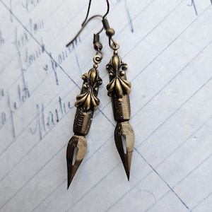 Vintage Pen Earrings - Dip pen Fountain Pen Calligraphy Brass version Jane Austen Writer Earrings -  Antiqued Vintage 50s Steampunk Nib J
