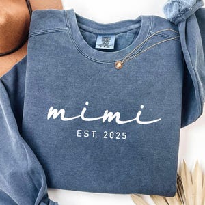 Mimi 2025 Sweatshirt, Personalized Mimi Sweatshirt, Grandma-life, Mimi Gift for Pregnancy Announcement , Christmas Gift for Mimi
