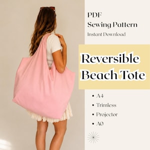 Può includere: Un cartamodello PDF per una borsa da spiaggia reversibile, con il testo PDF Sewing Pattern, Instant Download, Reversible Beach Tote, A4, Trimless, Projector e A0. L'immagine mostra una grande borsa tote di colore rosa chiaro.