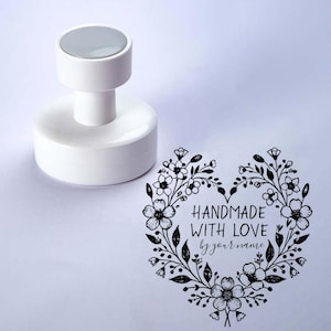 Gepersonaliseerde 'Handmade with Love'-stempel – hartontwerp met bloemen voor knutselaars