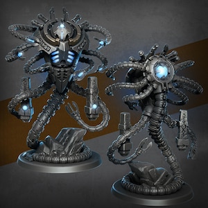 Puede incluir: Dos esculturas de robots grises metálicos con múltiples apéndices en forma de tentáculos y acentos azules brillantes. Los robots se alzan sobre bases rocosas, con intrincados detalles mecánicos y diseños estilizados. La estética general sugiere un tema de ciencia ficción o fantasía.