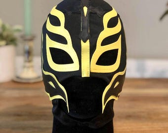 神秘的な（黒と黄色）メキシカンレスリングマスク | ルチャリブレ