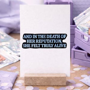 Taylor Swift inspirierter Pin - Reputation - Schwarz mit Weißer Schrift - Für Taylor Swift Fans/Swifties