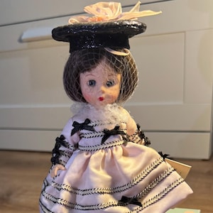 Vintage 2004 Madame Alexander Doll- Party Dress Wendy / Wendy Robe De Fete with original box, inserts, tags- Excellent Condition