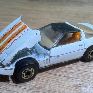 Vintage 1982 White Hot Wheels 80’s Corvette with Gold Wheels- Hot Wheels with Gold Wheels- 1:64 Scale- Very Good Condition