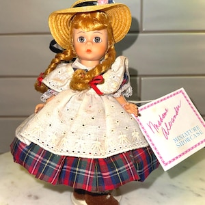 Muñeca vintage Madame Alexander: McGuffey Ana con caja y accesorios originales. Excelente estado.