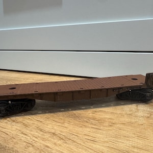 Vintage Lionel Pipe Car 6511-2 Chocolate Brown  Flatcar- No Pipes and Very Good Condition