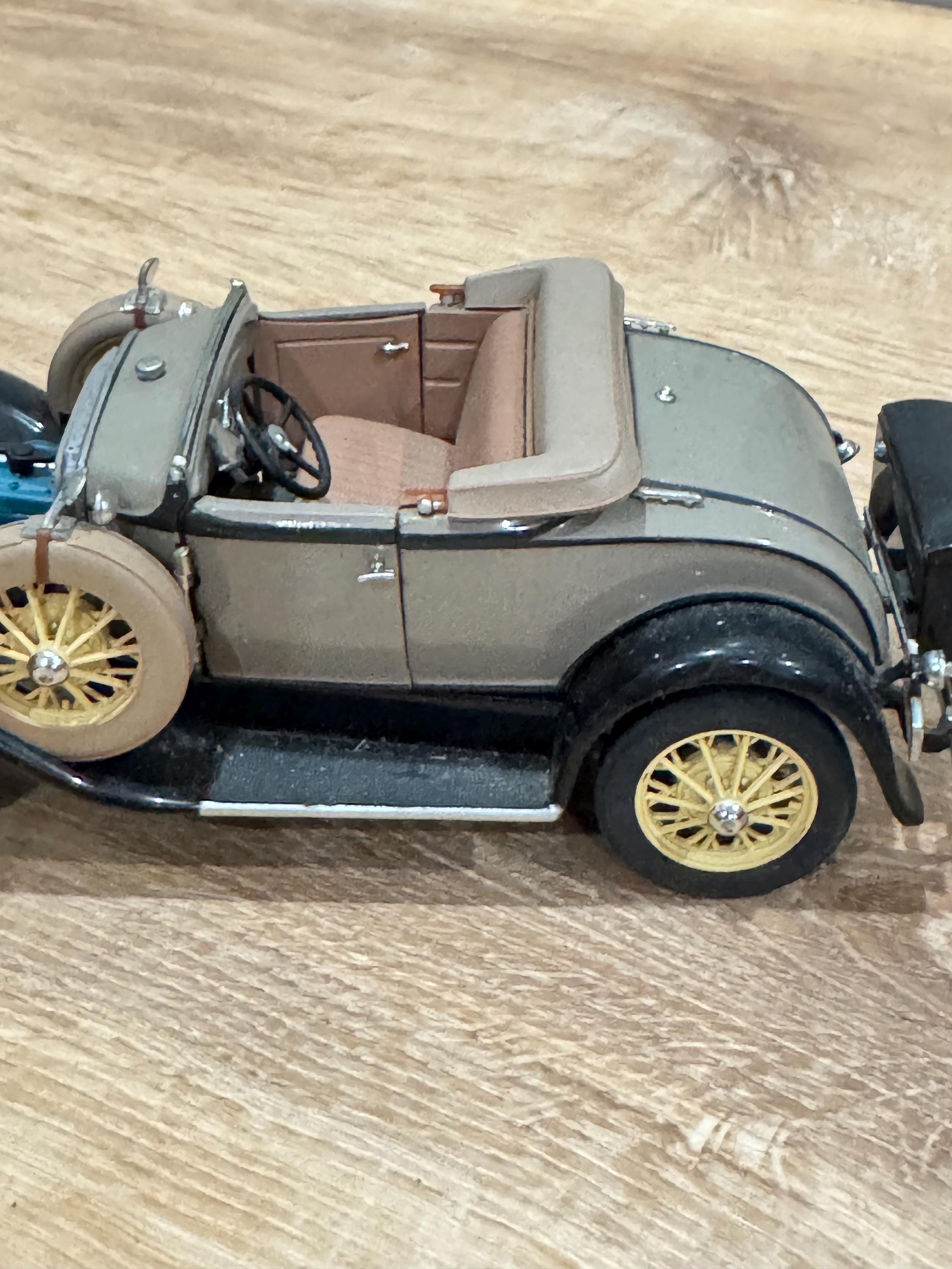 Danbury Mint 1931 Ford Model A Roadster Die-cast 1:24 Parts/repair