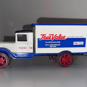 Vintage ERTL 1931 Hawkeye Truck Bank – True Value Promo Diecast – 1:25 Scale in Excellent Condition