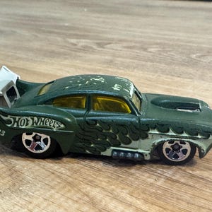 Vintage 2001 Hot Wheels JADED Diecast Toy Car Mattel 2001 Series- Very Good Condition