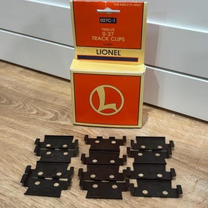 Vintage Lionel 0-27 Track Clips O27C-1 with Original Box- Complete and Very Good Condition