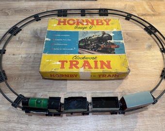 Seltene Hornby O Gauge Uhrwerk Zugpackung | Funktionstüchtige Lokomotive + Hornby Schlüssel | Originale Schachtel | 1950er Jahre Vintage | Vollständig und Ausgezeichnet