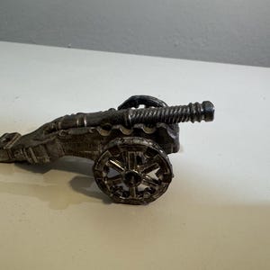 Vintage, Unmarked Cast Iron or Metal Diecast Miniature Cannon Replica- Very Good Condition
