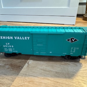 Lionel 6-17753 O Gauge Lehigh Valley PS-1 Boxcar #65124- Like New