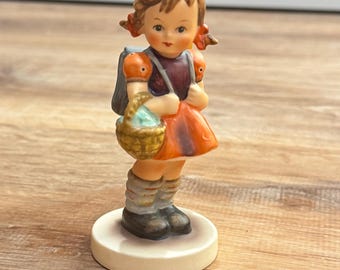 Figurka uczennicy Goebel Hummel 81 2/0 TMK 6 Niemcy Podpis Datowany Zabytkowy
