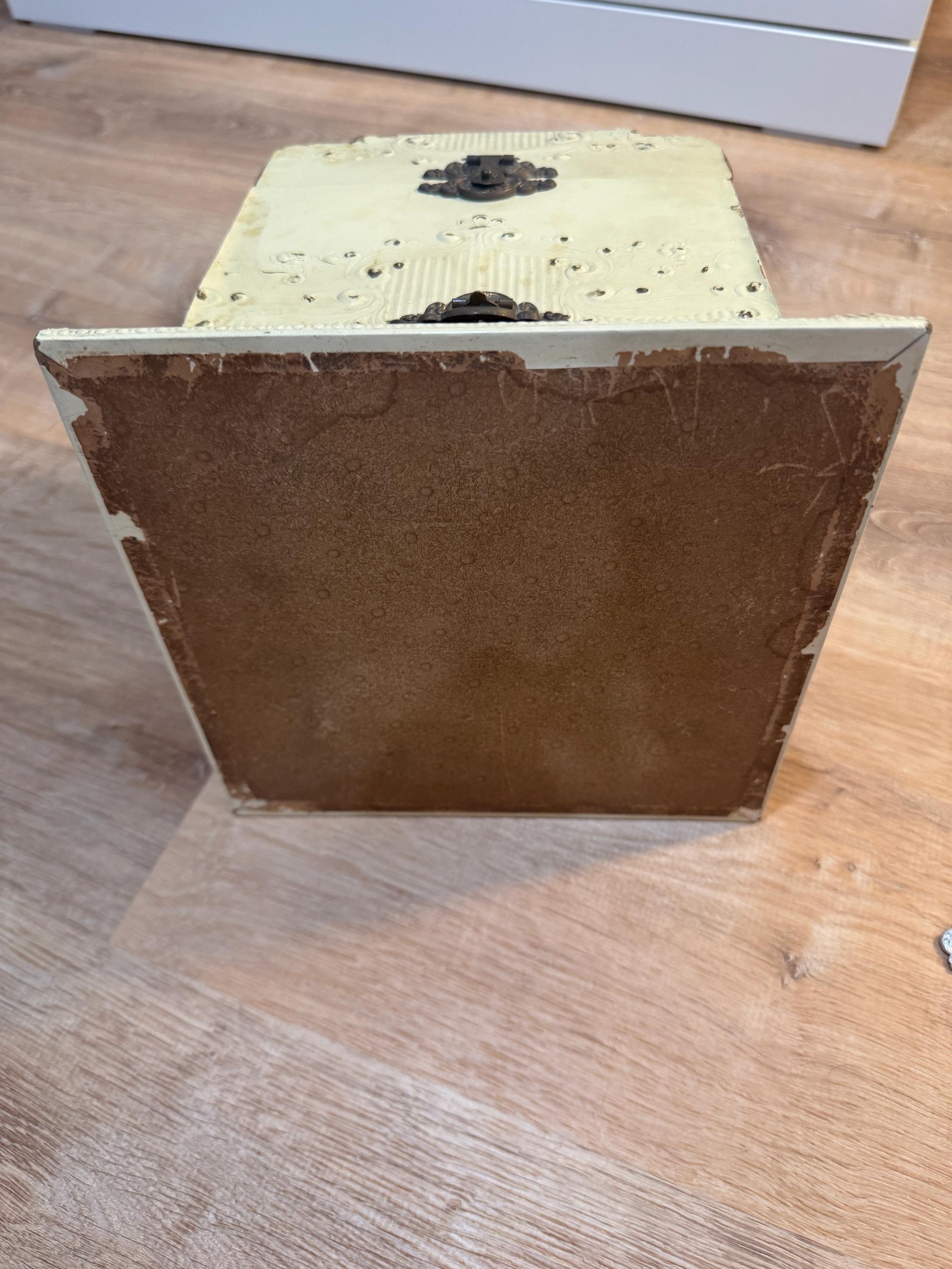 Antique Victorian Collar Box With 2 Sections- Victorian