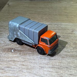 Vintage Lesney Matchbox Series No. 7 Refuse Truck- Very Good Condition