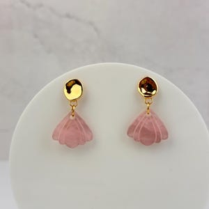 Blush Pink Shell Drop Earrings – Gold & Resin Dangle Earrings for a Soft