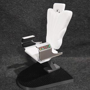 Könnte beinhalten: Ein Set aus drei Keramikbechern mit gesprenkelter, matter Oberfläche. Die Becher sind in Creme-, Hellgrau- und Dunkelgrautönen gehalten. Jeder Becher hat ein schlichtes, minimalistisches Design, perfekt für Kaffee oder Tee.