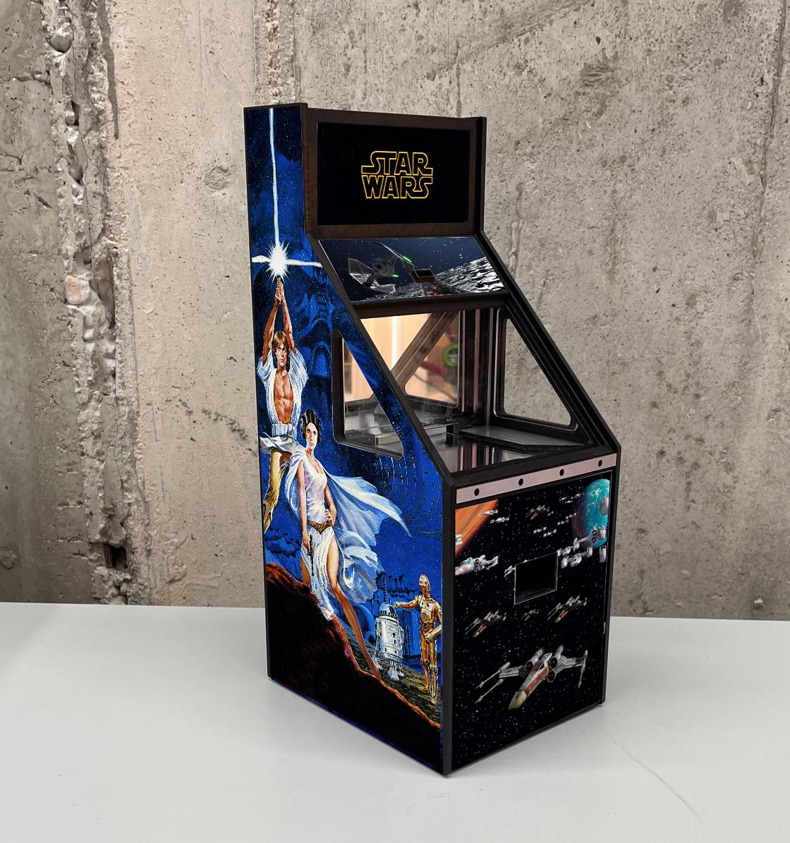 スターウォーズ コインプッシャー、1:6スケールレプリカ、シルバーコイン付き。