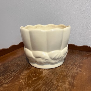 Vintage Red Wing USA Pottery Planter Leaf Pattern