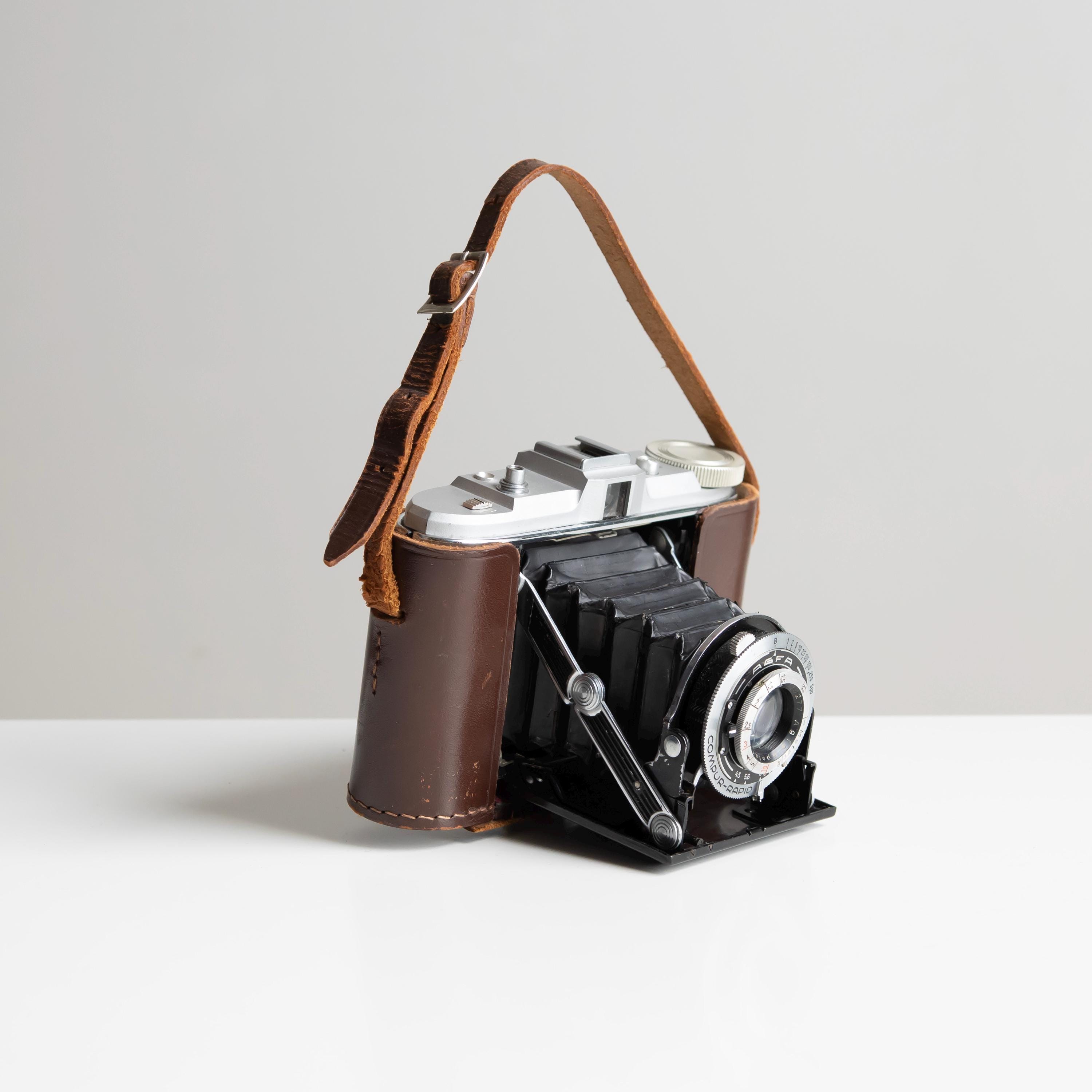1940's Agfa Jsolette 120 film Camera with f4.5 lens and Leather Case