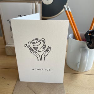 Verseau le porteur d'eau linogravure et carte typographique - fait main sur commande
