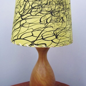 Tree Root Silkscreened Paper Lamp Shade, Yellow and Black Nepalese Lokta Paper Lamp Shade Bild 5