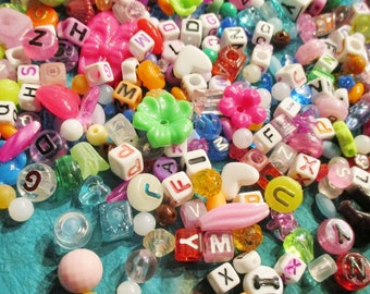 Alphabet Beads for Stringing Jewelry, Assorted Multicolored Plastic Beads With Letters