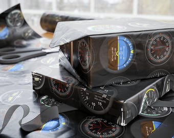 Carta da regalo con pannello strumenti per aereo: tema aviazione, compleanno pilota