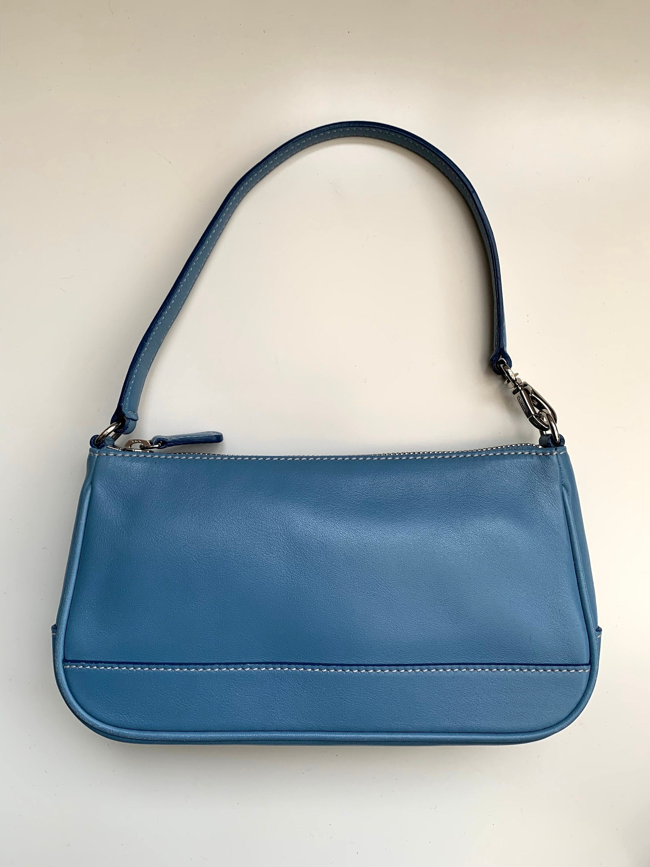 COACH Vintage Hamptons Demi Baguette Underarm Shoulder Bag COACH Vintage Hamptons Demi Baguette Underarm Shoulder Bag
