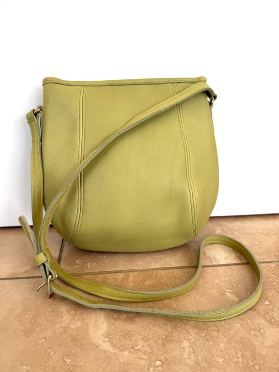 バッグ Vintage Coach Small Framed Pouch Bag COACH Vintage Small Framed Pouch Bag in RARE Lime Colour