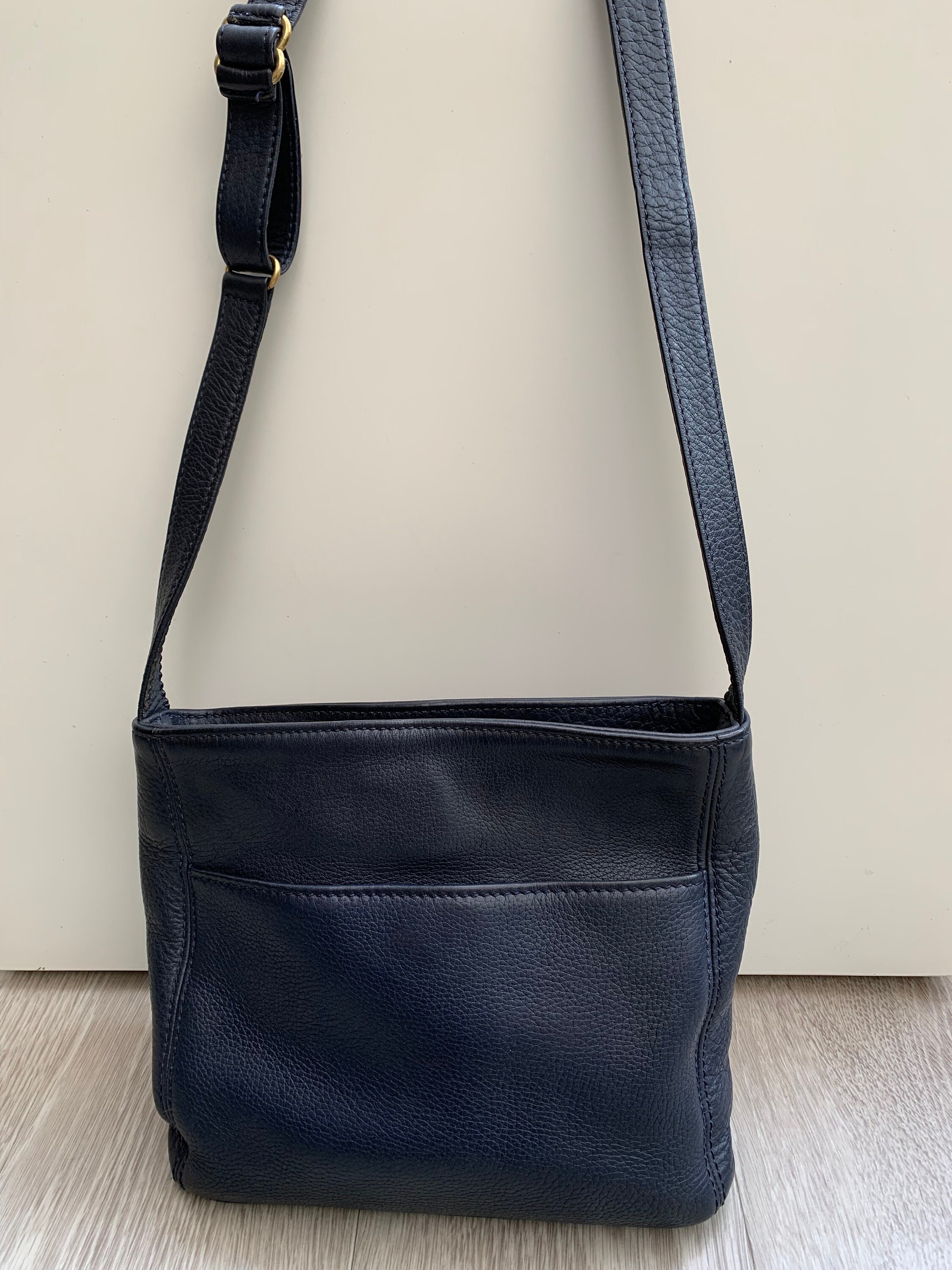 COACH Vintage Sonoma Pocket Zip Crossbody Bag in Navy Blue COACH Vintage Sonoma Pocket Zip Crossbody Bag in Navy Blue