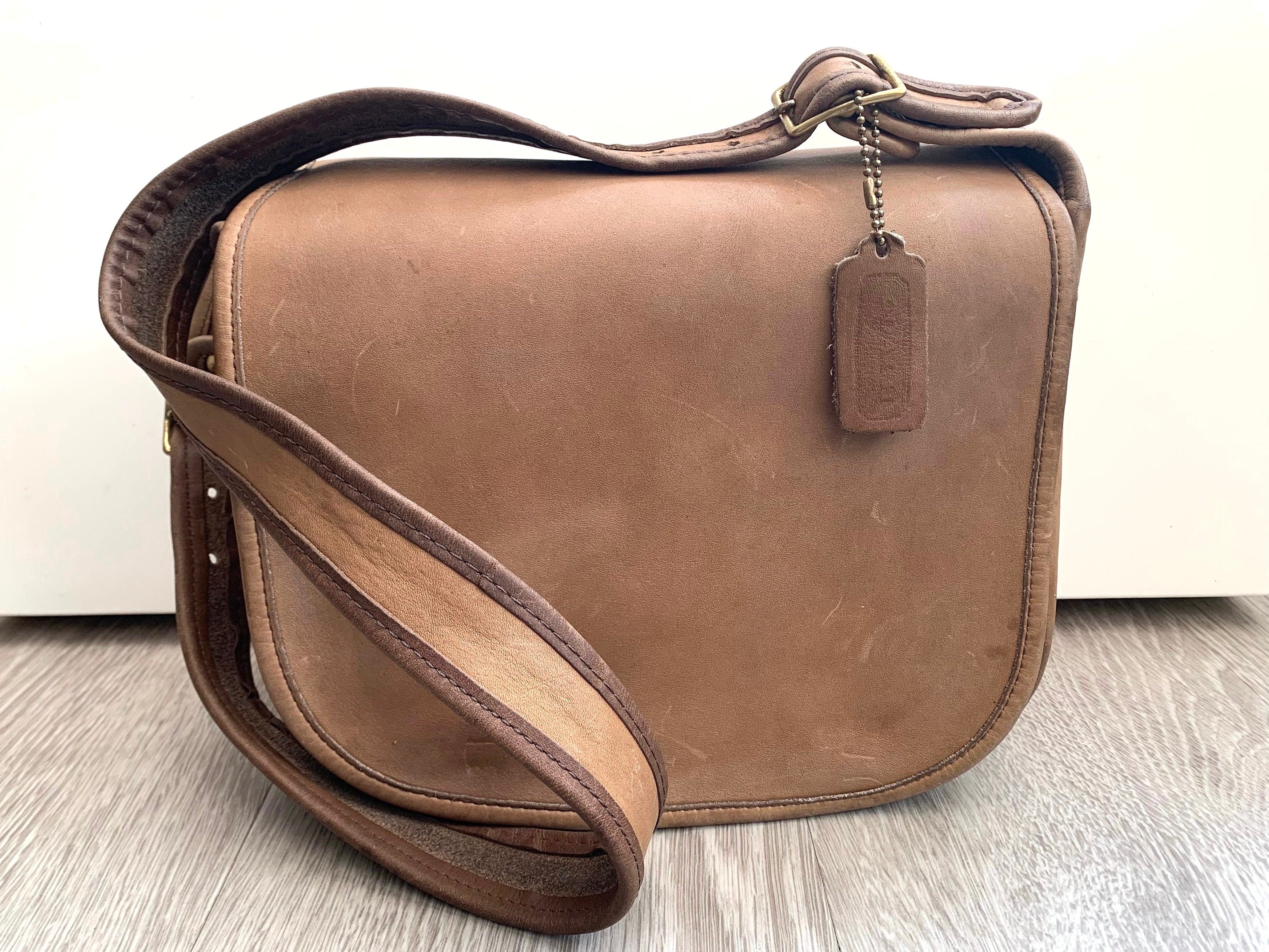 COACH Vintage Classic Shoulder Bag in Putty Leather, Saddle