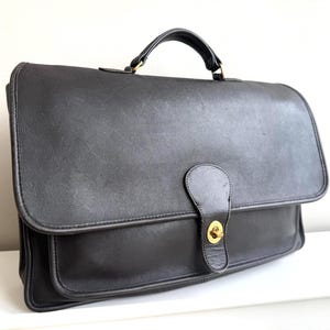 Borsa da lavoro COACH Vintage Metropolitan in pelle pieno fiore nera conciata al guanto - Modello 5180, come vista ne Il diavolo veste Prada