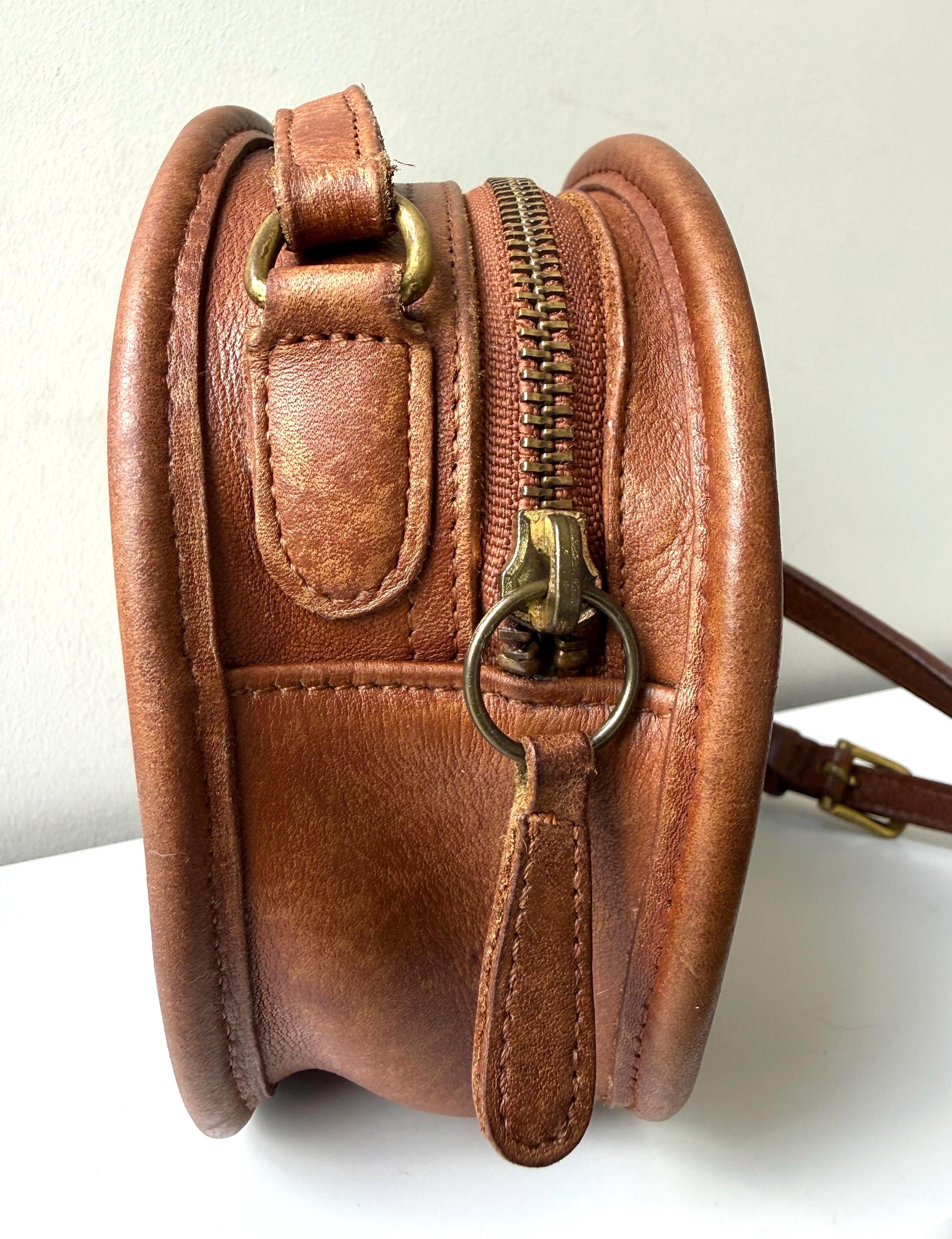 ショルダーバッグ old coach canteen vintage shoulder bag Vintage COACH 1980s Chester Canteen Crossbody Bag 9901 | eBay