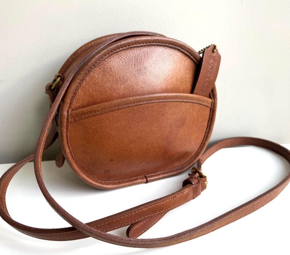 ショルダーバッグ old coach canteen vintage shoulder bag COACH Vintage Canteen Crossbody or Shoulder Bag in British Tan