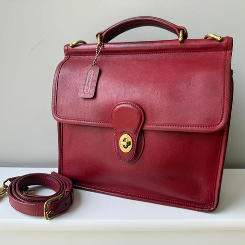 バッグ 80's Vintage Coach Swinger Small Red COACH® | Vintage